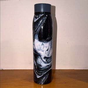Black & White Marble Stainless Steel Water Bottle - Sleek Insulated Bottle
